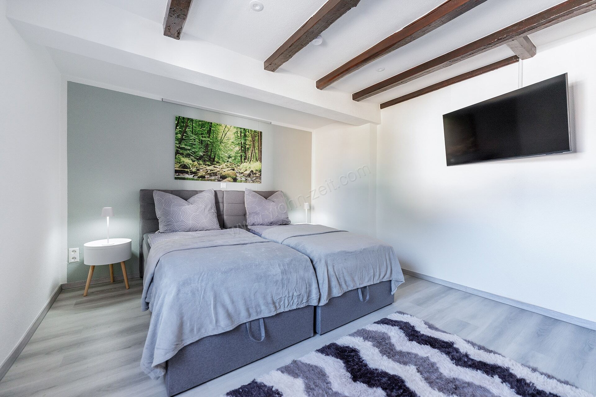 Möblierte Ferienwohnung in Fellheim bei Memmingen – Wohnbereich mit Essecke