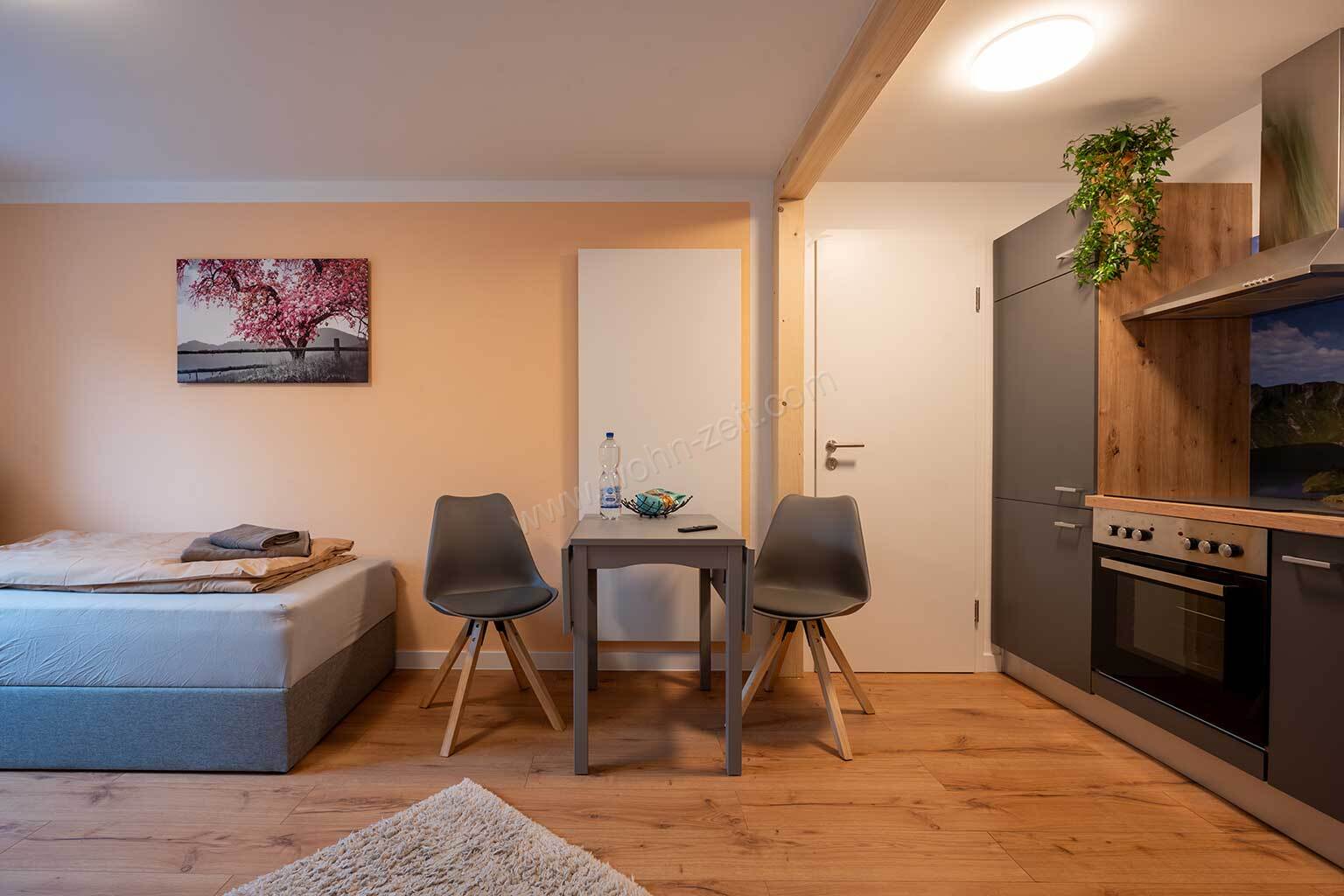 Monteurwohnung Haus Sydney in Illerbeuren bei Memmingen – Appartement mit Boxspringbett